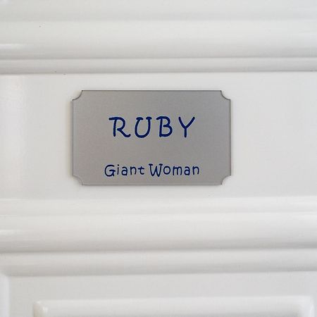 TsoútsourosGiant Womanアパートメント エクステリア 写真